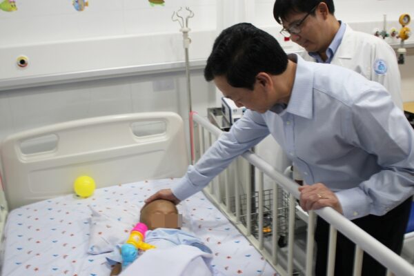 Thứ trưởng Bộ Y tế Nguyễn Tri Thức: ‘Đừng để trẻ bị bạo hành rồi mới vào cuộc’