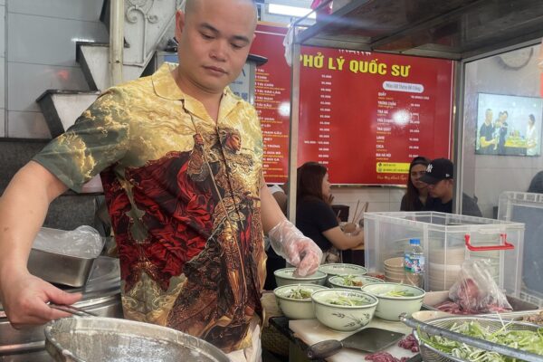 Chủ quán phở kể lại 2 giờ chuẩn bị, hồi hộp đón Tổng thống Hàn Quốc và phu nhân