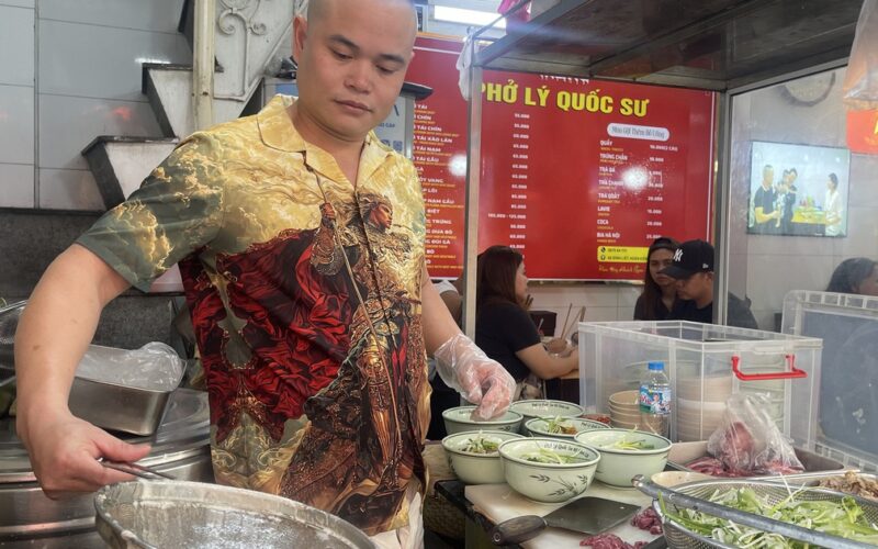 Chủ quán phở kể lại 2 giờ chuẩn bị, hồi hộp đón Tổng thống Hàn Quốc và phu nhân