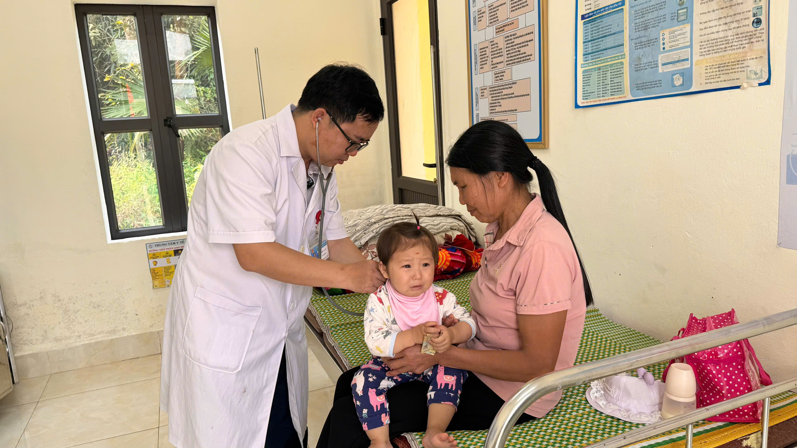 Bộ Y tế: Khám sức khỏe định kỳ ít nhất 1 năm/lần cho trẻ dưới 6 tuổi, có tầm soát tự kỷ - Ảnh 1.