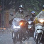 Miền Bắc kết thúc nắng nóng, mưa dông kèm nguy cơ lốc sét
