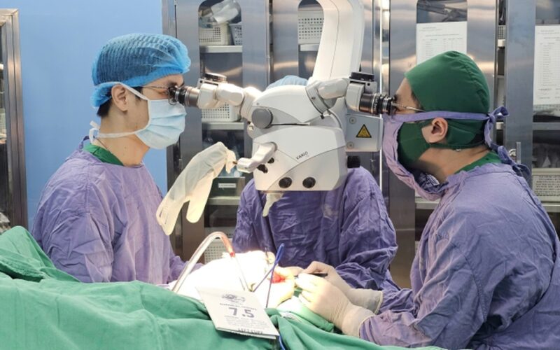 Vi phẫu cứu bàn tay gần đứt rời do tai nạn nổ bình khí nén