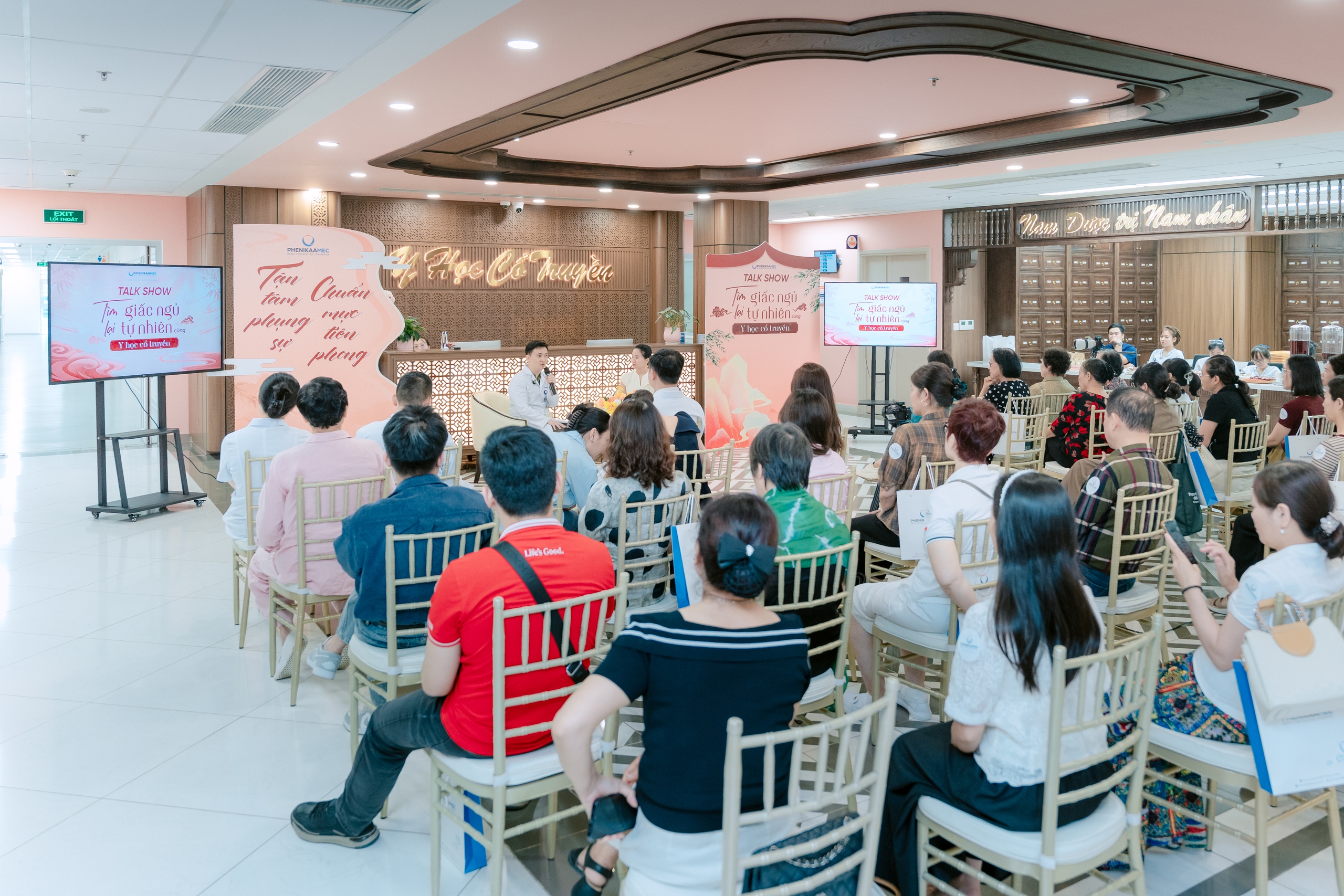 phenikaamec-than-01006-2-17803735353031996883029 Talkshow 'Tìm lại giấc ngủ tự nhiên': khi người mất ngủ được lắng nghe và thấu hiểu- Ảnh 1.