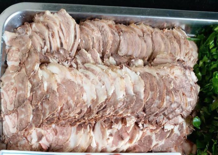 pho-bo-4-696x494-17784852981151133960351 Phở bò chín: Lợi ích dinh dưỡng và lưu ý khi ăn- Ảnh 2.