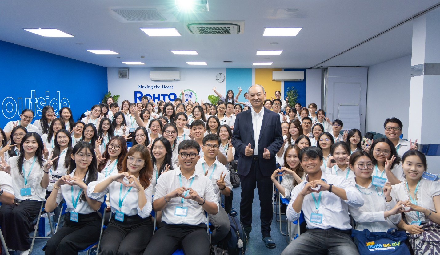 photo-1777455381656-1777455382856599211632 Rohto-Mentholatum Việt Nam 2026: Đồng hành, truyền cảm hứng cho các tài năng trẻ trong hành trình 30 năm rực rỡ- Ảnh 1.