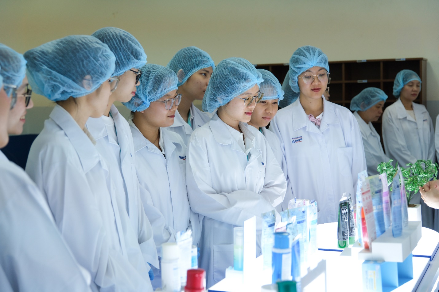 photo-1777455384988-1777455385312537847393 Rohto-Mentholatum Việt Nam 2026: Đồng hành, truyền cảm hứng cho các tài năng trẻ trong hành trình 30 năm rực rỡ- Ảnh 3.