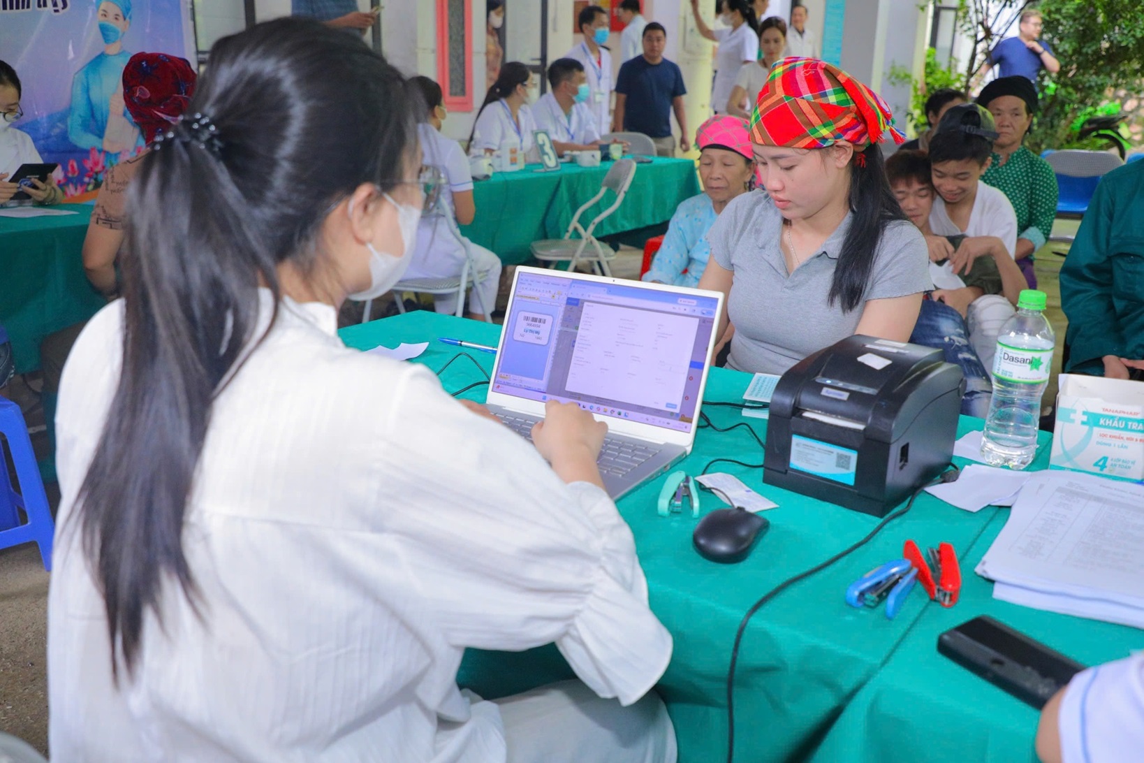 sang-loc-lao1-1778660904455606063406 Gần 2.000 người dân vùng cao được khám sức khỏe, sàng lọc lao miễn phí- Ảnh 4.