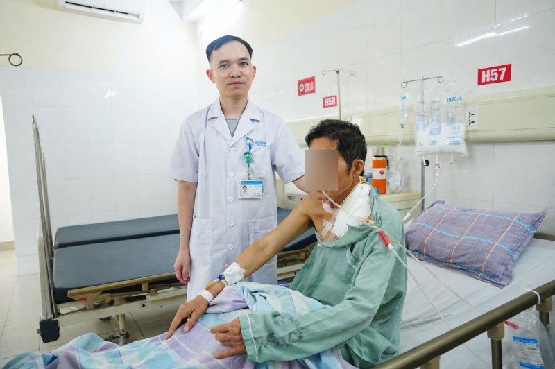 Thoát 'cửa tử' nhờ phẫu thuật nội soi cắt thực quản- Ảnh 2.