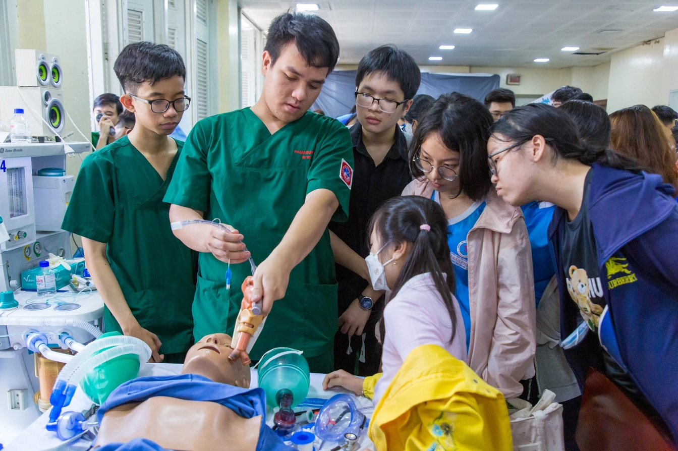 sinh-vien-truong-dai-hoc-y-duoc-tphcm-111-17786387453121054835547 Đào tạo Y khoa: Hệ lụy từ những 'điểm gãy' kiến thức nền tảng- Ảnh 4.