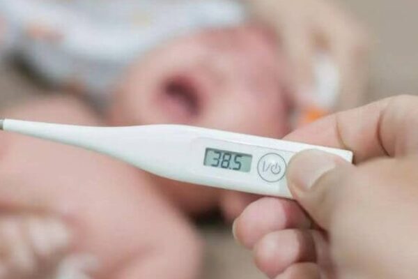 Khi nào cần hạ sốt cho trẻ? cách chăm sóc đúng khi trẻ bị sốt