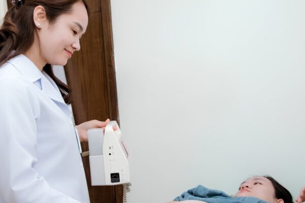 Thu Cúc TCI xử trí thành công ca xoắn u nang buồng trứng nguy hiểm ở thai phụ 21 tuần, bảo toàn an toàn cho mẹ và thai nhi
