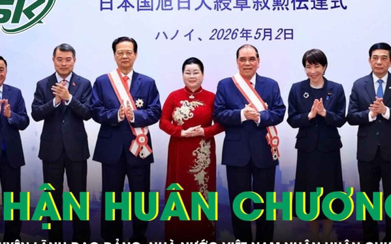 Nguyên Tổng Bí thư Nông Đức Mạnh và nguyên Thủ tướng Nguyễn Tấn Dũng nhận Huân chương Mặt trời mọc