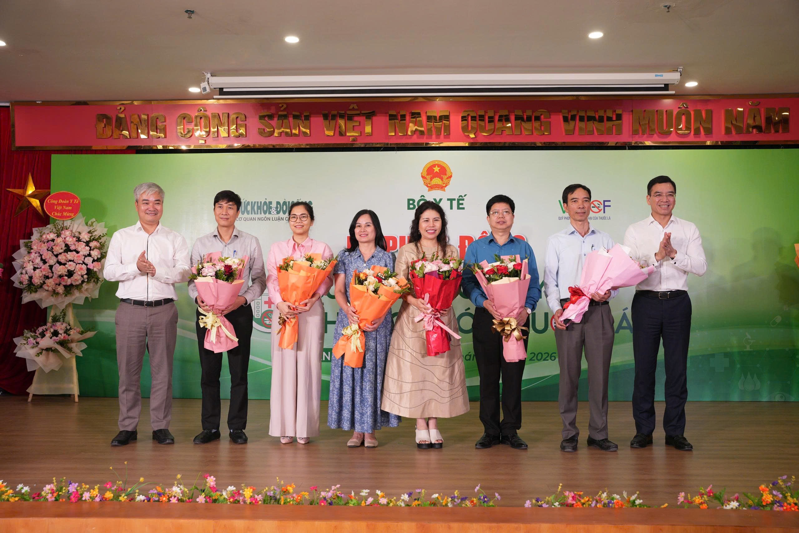 thuoc-la-addd-1779172797778521640921 Cuộc thi “Cơ sở y tế không khói thuốc lá” lần II hướng tới môi trường bệnh viện văn minh, chất lượng và an toàn- Ảnh 11.