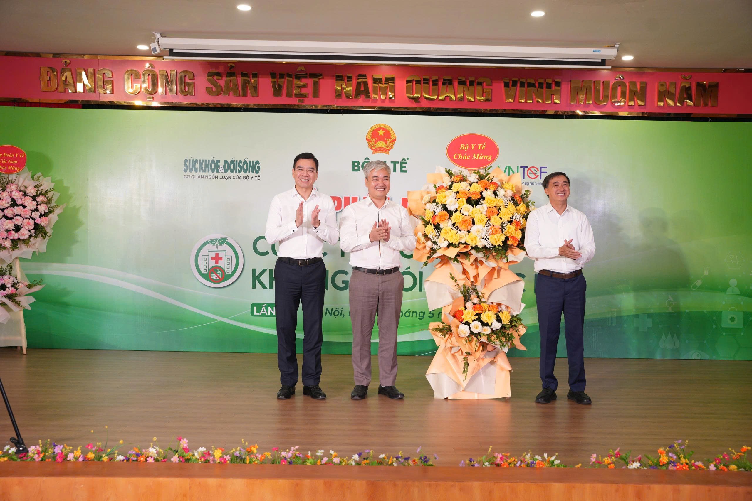 thuoc-la-skds-1779172797725221688442 Cuộc thi “Cơ sở y tế không khói thuốc lá” lần II hướng tới môi trường bệnh viện văn minh, chất lượng và an toàn- Ảnh 9.
