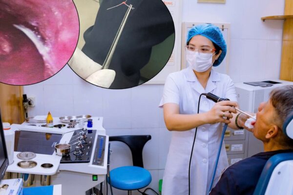 Hi hữu hóc lông lợn sau khi ăn bánh mỳ pate