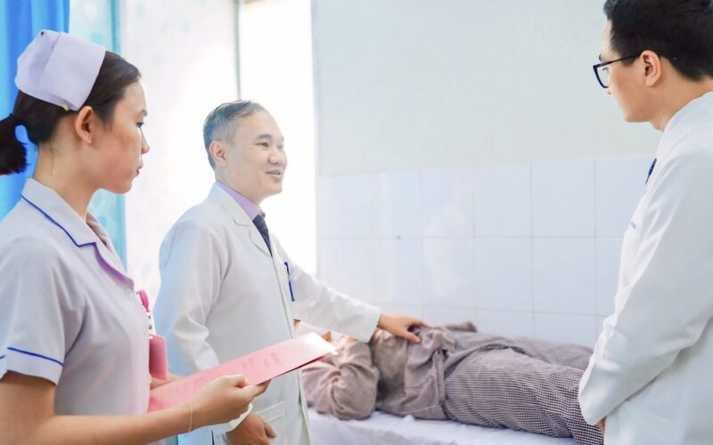 Xấu hổ vì đau vùng kín không dám chia sẻ, thiếu niên 14 tuổi suýt mất tinh hoàn