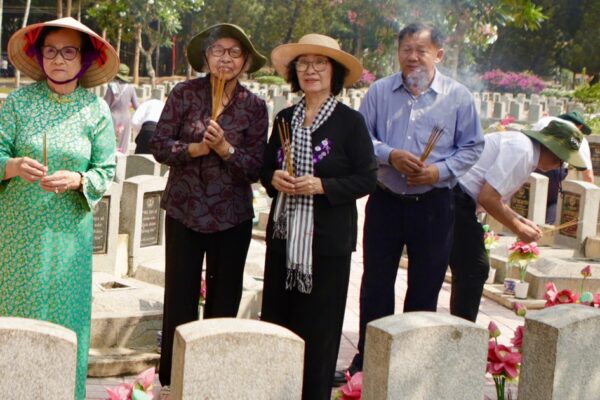 Lắng đọng ‘hành trình về nguồn’ của những chiến sĩ áo trắng