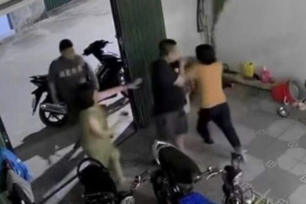 Công an Hải Phòng triệu tập nam thanh niên đánh người phụ nữ sau mâu thuẫn của trẻ con