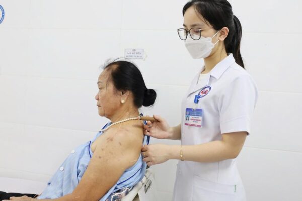Đau kéo dài sau Zona: Biến chứng không nên xem nhẹ