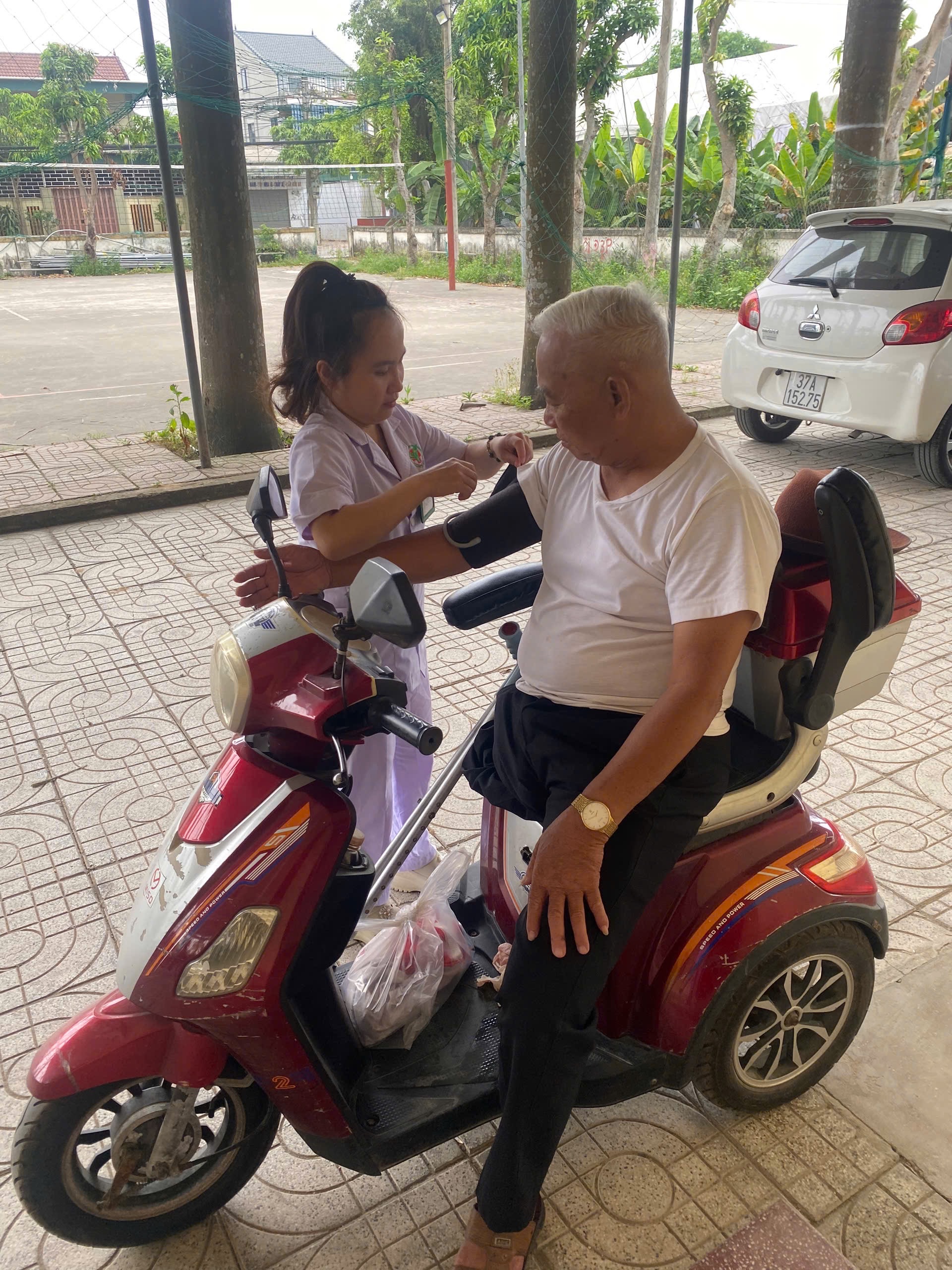 Đưa y tế đến gần dân, phát hiện sớm hàng nghìn trường hợp có
nguy cơ sức khoẻ - Ảnh 4.
