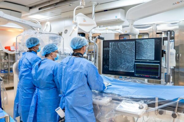 Bệnh viện Hoàn Mỹ Sài Gòn triển khai kỹ thuật thay van động mạch chủ qua da, mở ra cơ hội điều trị ít xâm lấn cho bệnh nhân tim mạch