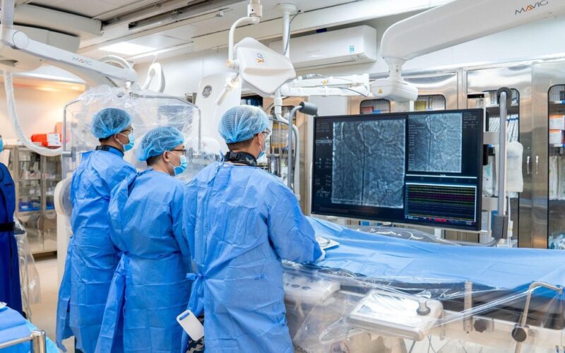 Bệnh viện Hoàn Mỹ Sài Gòn triển khai kỹ thuật thay van động mạch chủ qua da, mở ra cơ hội điều trị ít xâm lấn cho bệnh nhân tim mạch