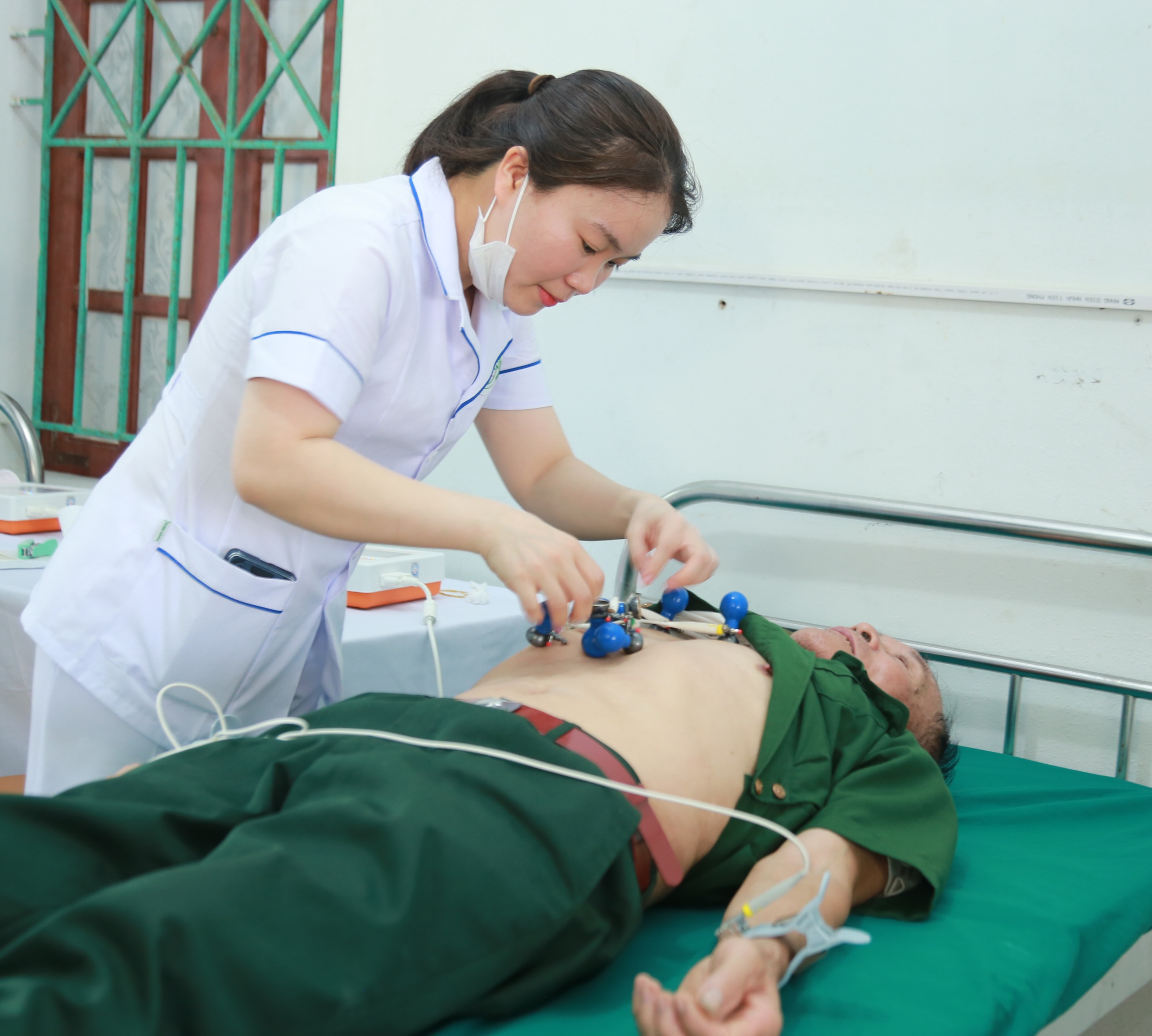 20260516091921-17789373248371736523289 Hơn 15.000 người dân Nghệ An được khám sức khỏe miễn phí trong ngày đầu ra quân- Ảnh 11.
