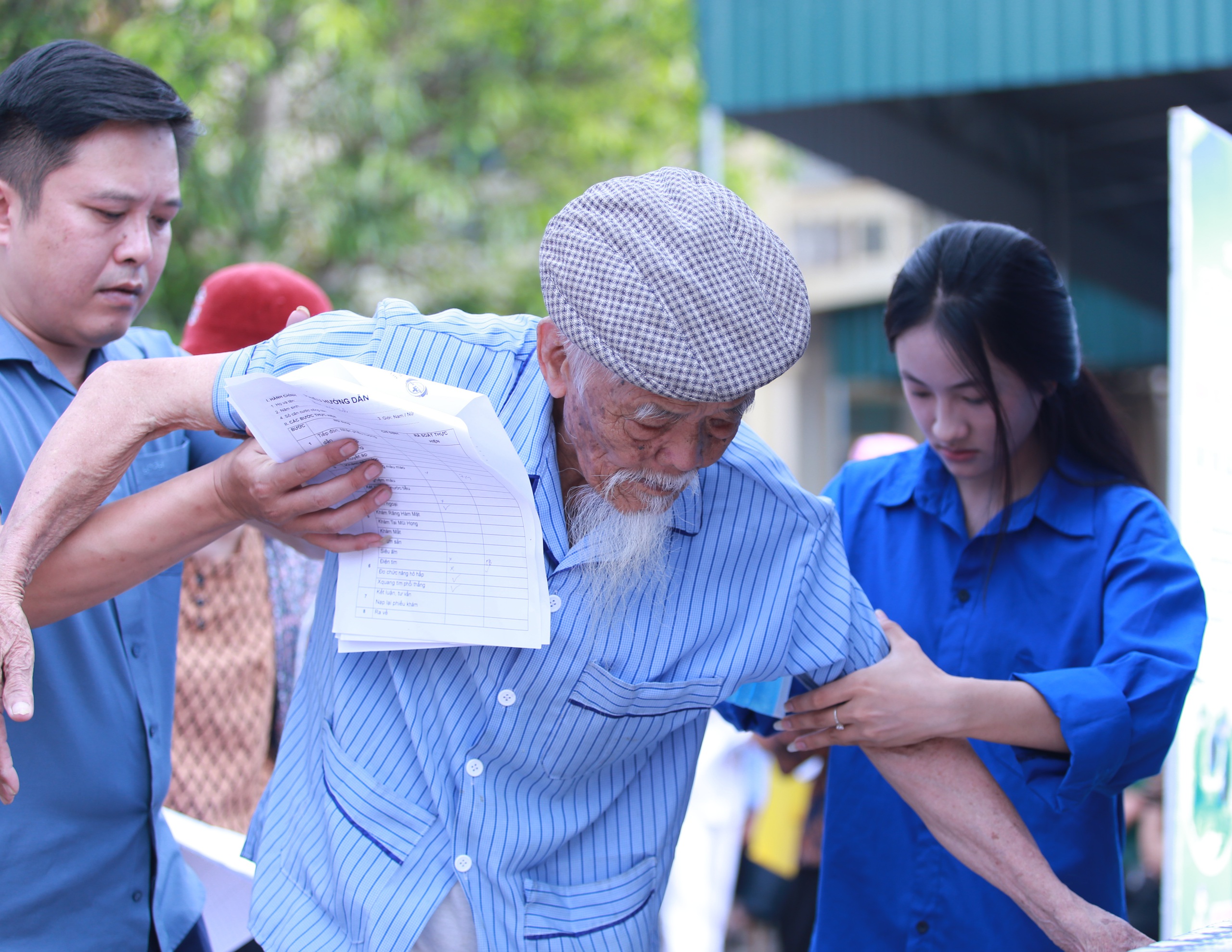 20260516092255-1778937216325968009850 Hơn 15.000 người dân Nghệ An được khám sức khỏe miễn phí trong ngày đầu ra quân- Ảnh 7.