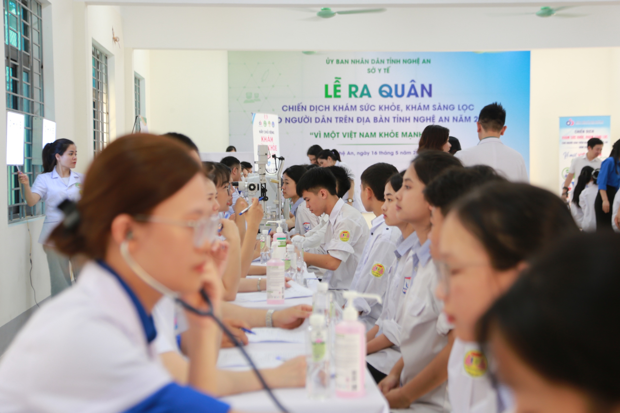20260516193846-1778937159172796437443 Hơn 15.000 người dân Nghệ An được khám sức khỏe miễn phí trong ngày đầu ra quân- Ảnh 2.
