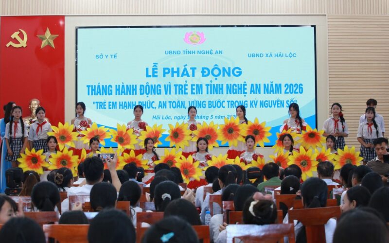 Trẻ em cần được bảo vệ cả ngoài đời thực lẫn trên không gian mạng