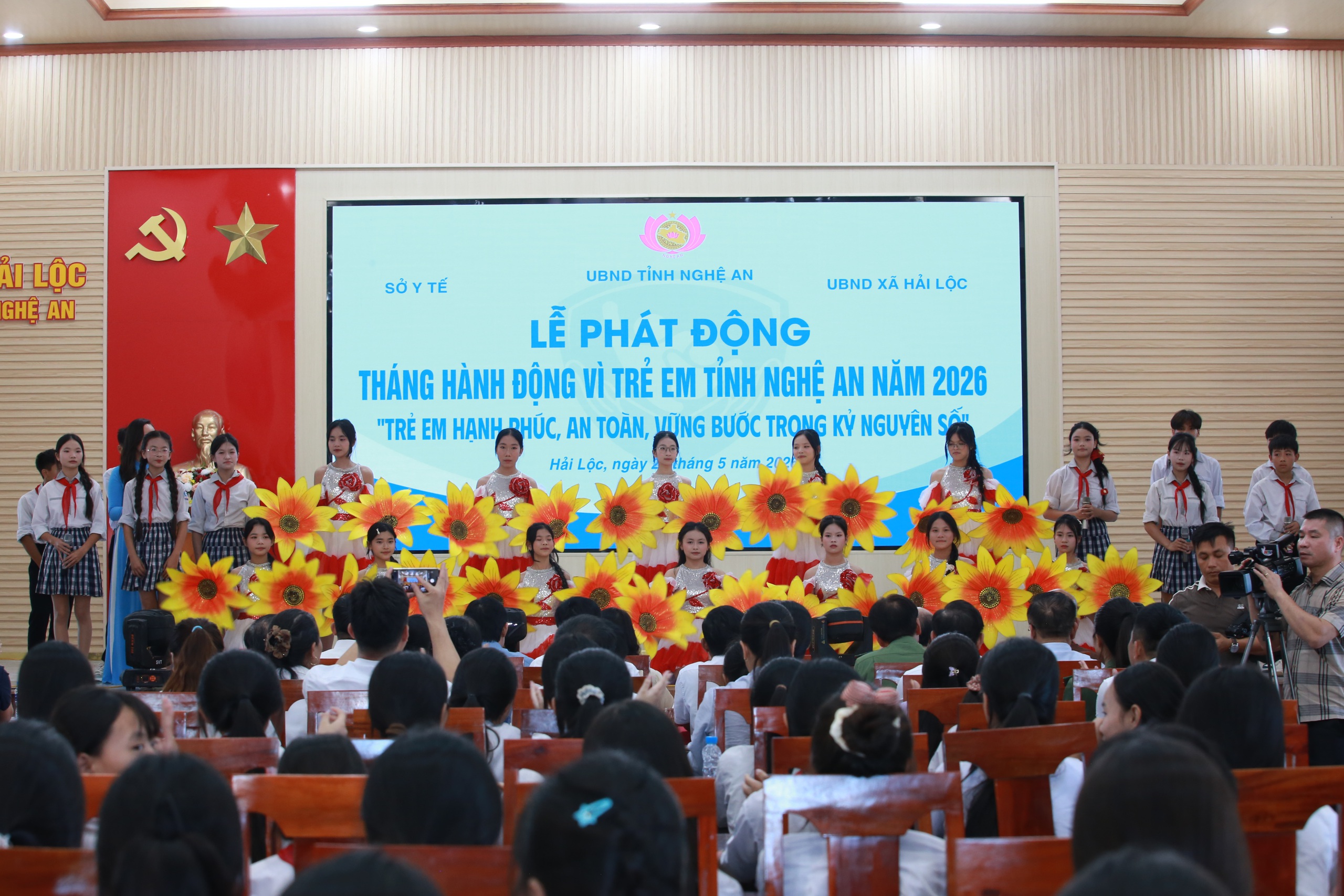 20260526084956-17797632238721789130880 Trẻ em cần được bảo vệ cả ngoài đời thực lẫn trên không gian mạng- Ảnh 7.