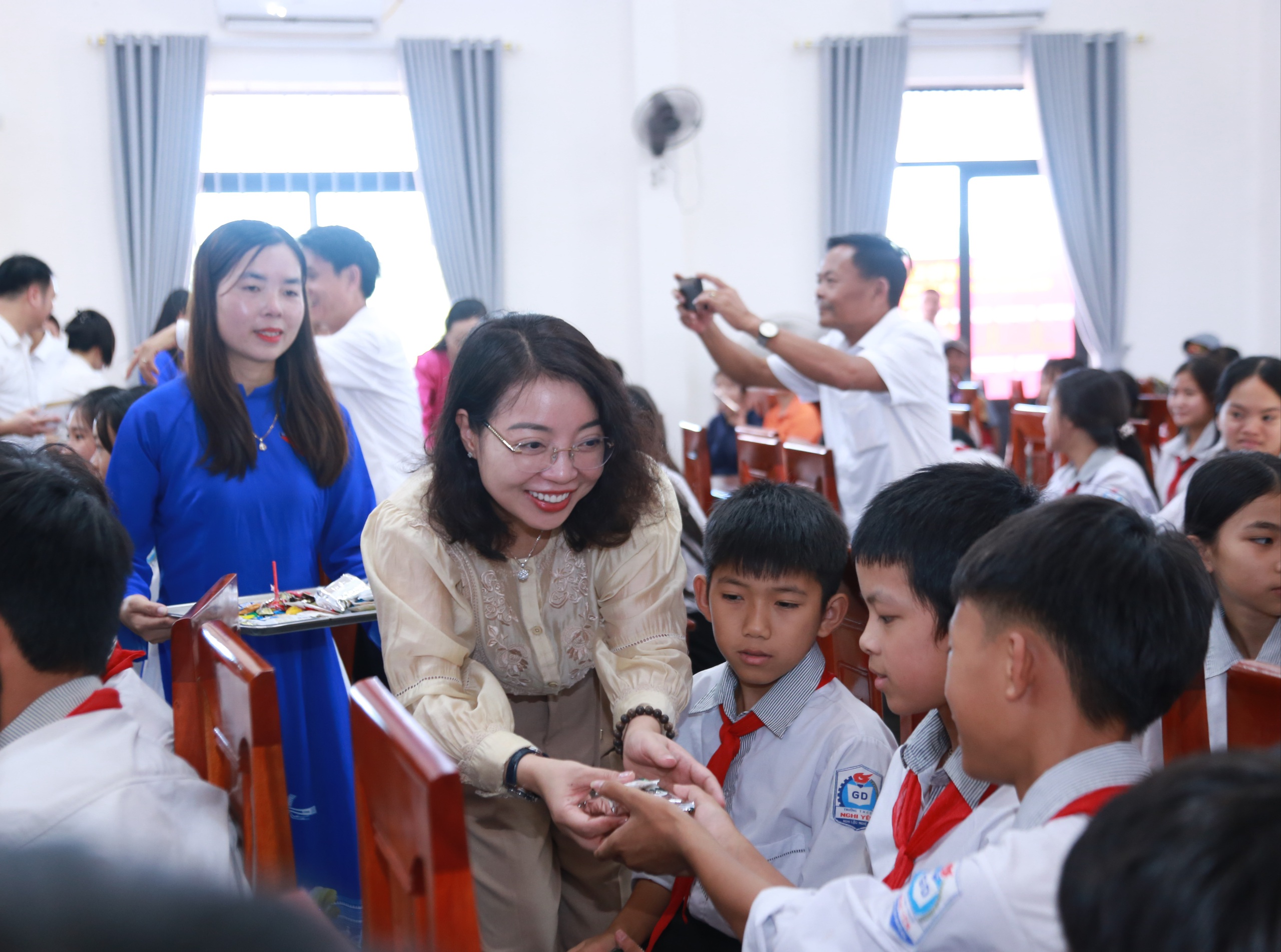 20260526091939-1779762789800119081950 Trẻ em cần được bảo vệ cả ngoài đời thực lẫn trên không gian mạng- Ảnh 2.