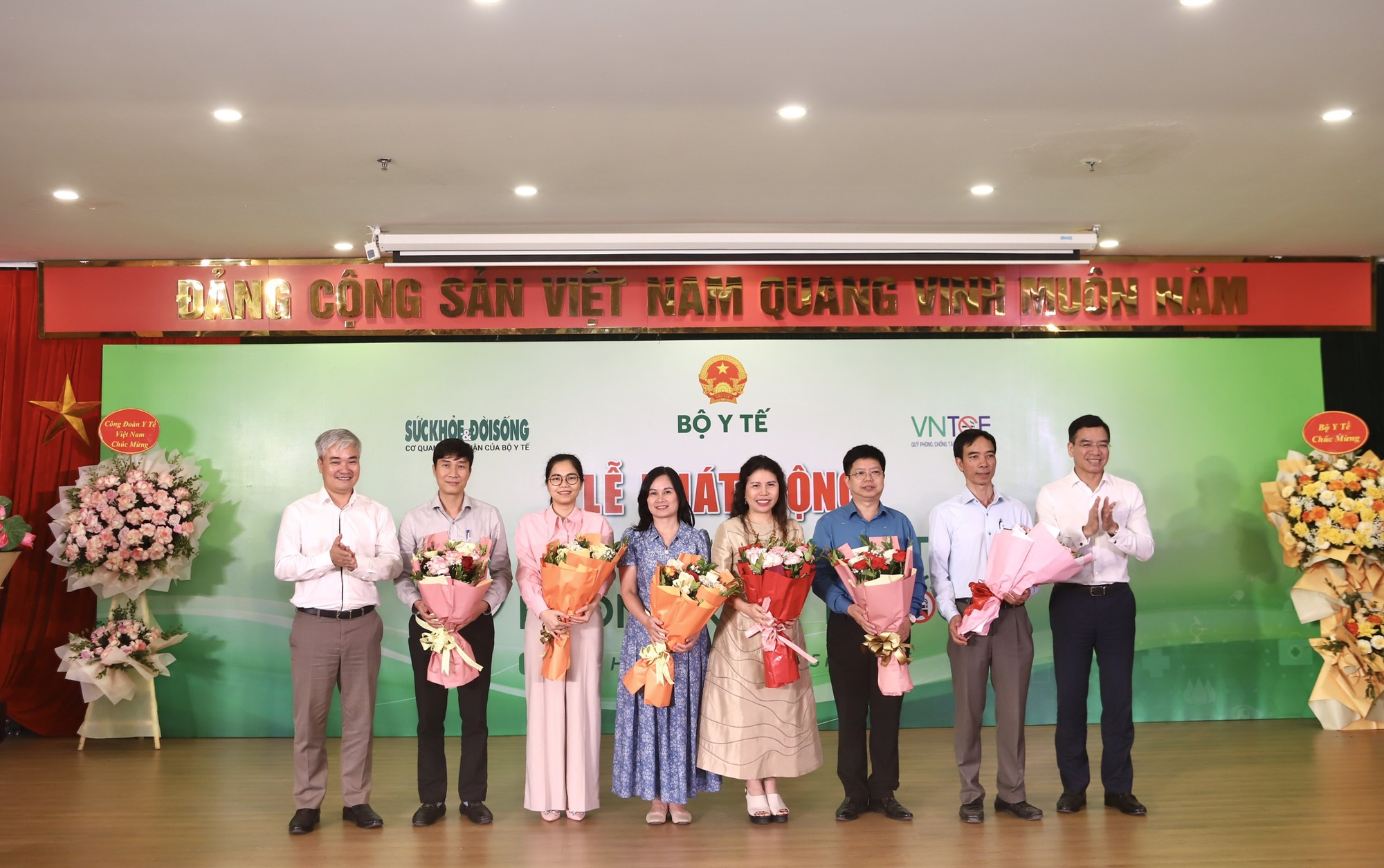 3f37936087ad8c37baa59ee3d55ce6f8-17791734988081808728546-1 Khói thuốc lá không thể tồn tại trong không gian của sự chữa lành- Ảnh 2.