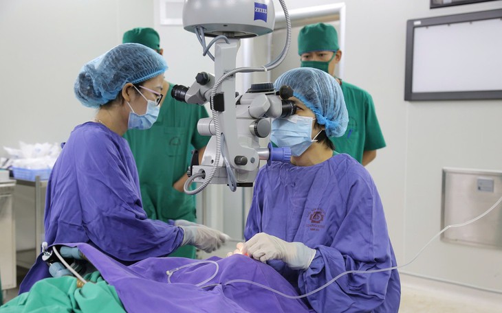 Lần đầu tiên ghép giác mạc từ người hiến chết não tại BVĐK Quảng Ninh