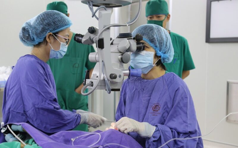 Lần đầu tiên ghép giác mạc từ người hiến chết não tại BVĐK Quảng Ninh