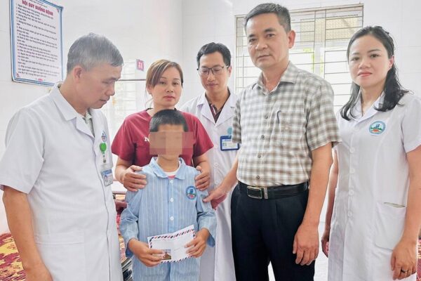 Bé trai nghi bị bạo hành ở Nghệ An được điều trị, hỗ trợ toàn diện