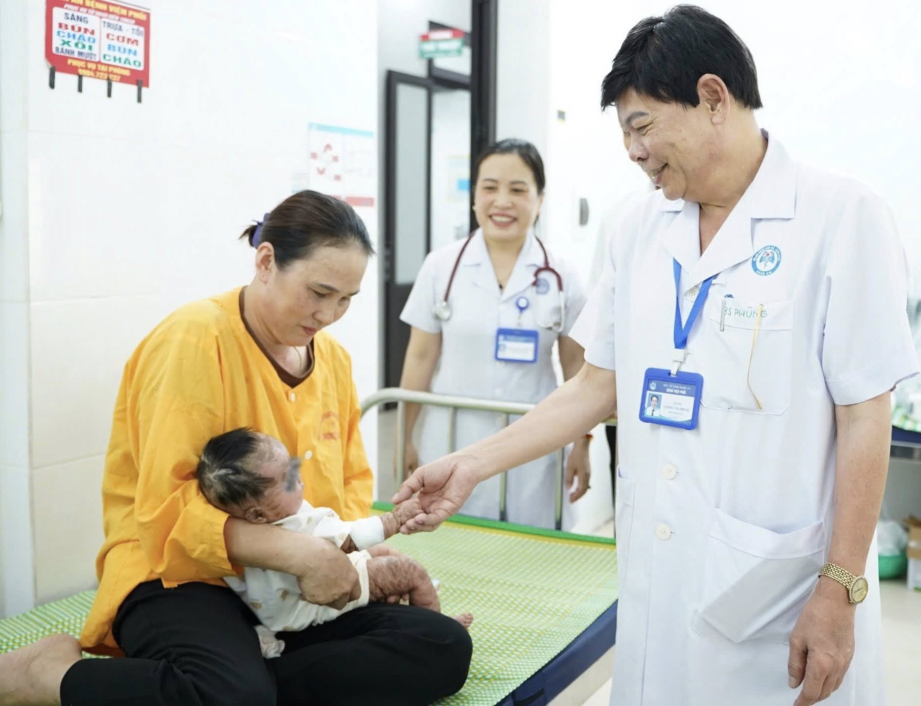 Bé gái 4 tháng tuổi mắc bệnh da hiếm gặp, viêm phổi tái diễn được điều trị ổn định- Ảnh 1.