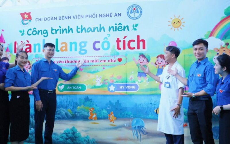 ‘Hành lang cổ tích’ giúp bệnh nhi thêm niềm vui trong điều trị