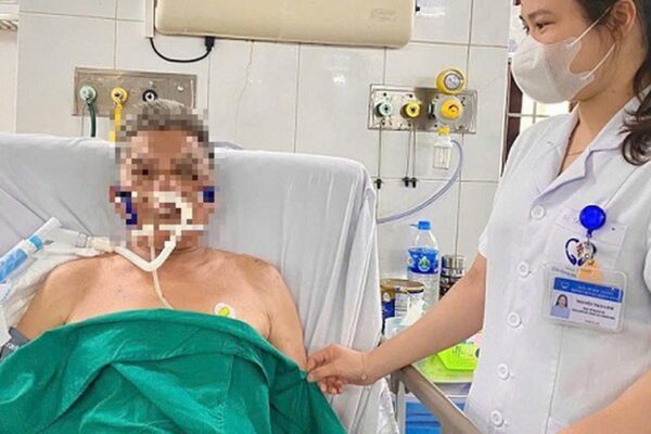 Cứu sống người đàn ông 69 tuổi đuối nước nguy kịch