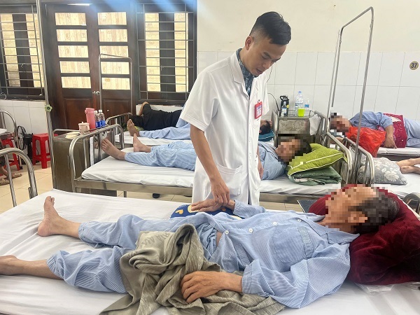 Cụ ông 74 tuổi mệt mỏi khi có 'rổ sỏi' lạo xạo trong bao quy đầu- Ảnh 2.