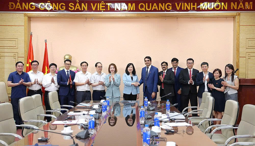 abo-1779966999872406974668 Bộ trưởng Bộ Y tế Đào Hồng Lan tiếp, làm việc với Lãnh đạo cấp cao Tập đoàn Hetero Labs Limited, Ấn Độ
- Ảnh 8.
