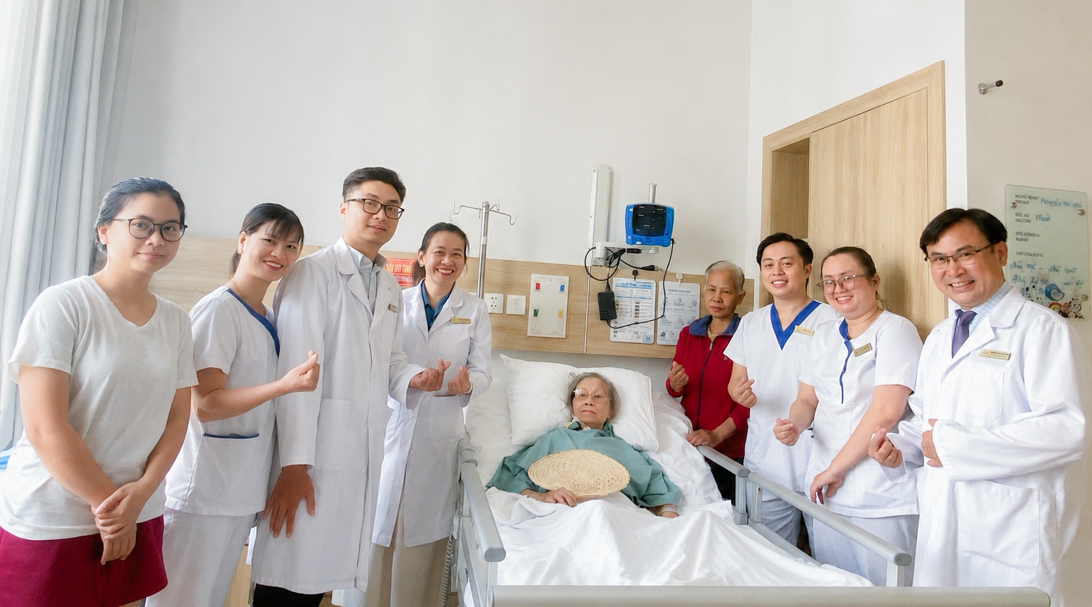 Vinmec Central Park cứu sống hai cụ bà U90 và U100 tuổi bị đột quỵ nhồi máu não nghiêm trọng- Ảnh 1.
