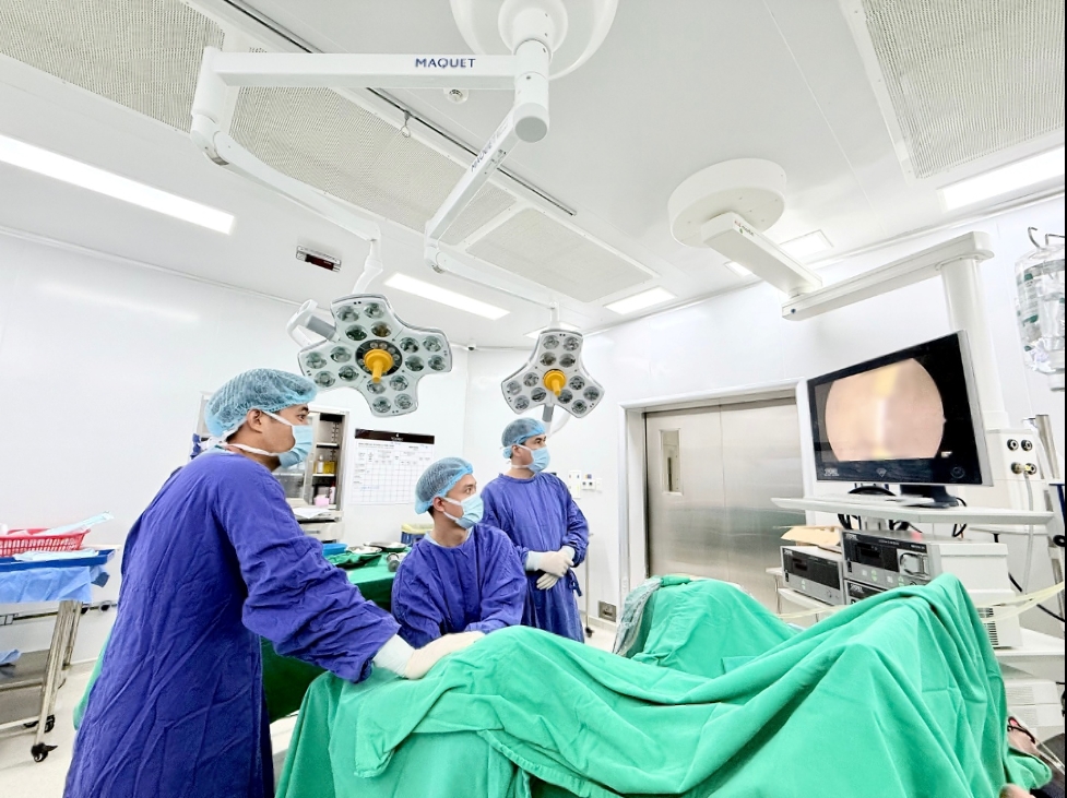 Vinmec Hạ Long cứu cụ ông 89 tuổi thoát nguy cơ suy thận bằng nội soi ít xâm lấn- Ảnh 1.