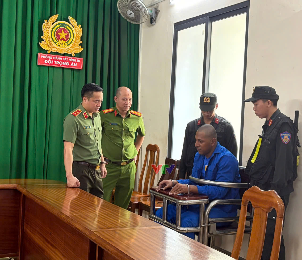 Bắt giữ hai nghi phạm bắn 2 người ngay trung tâm TPHCM- Ảnh 12.