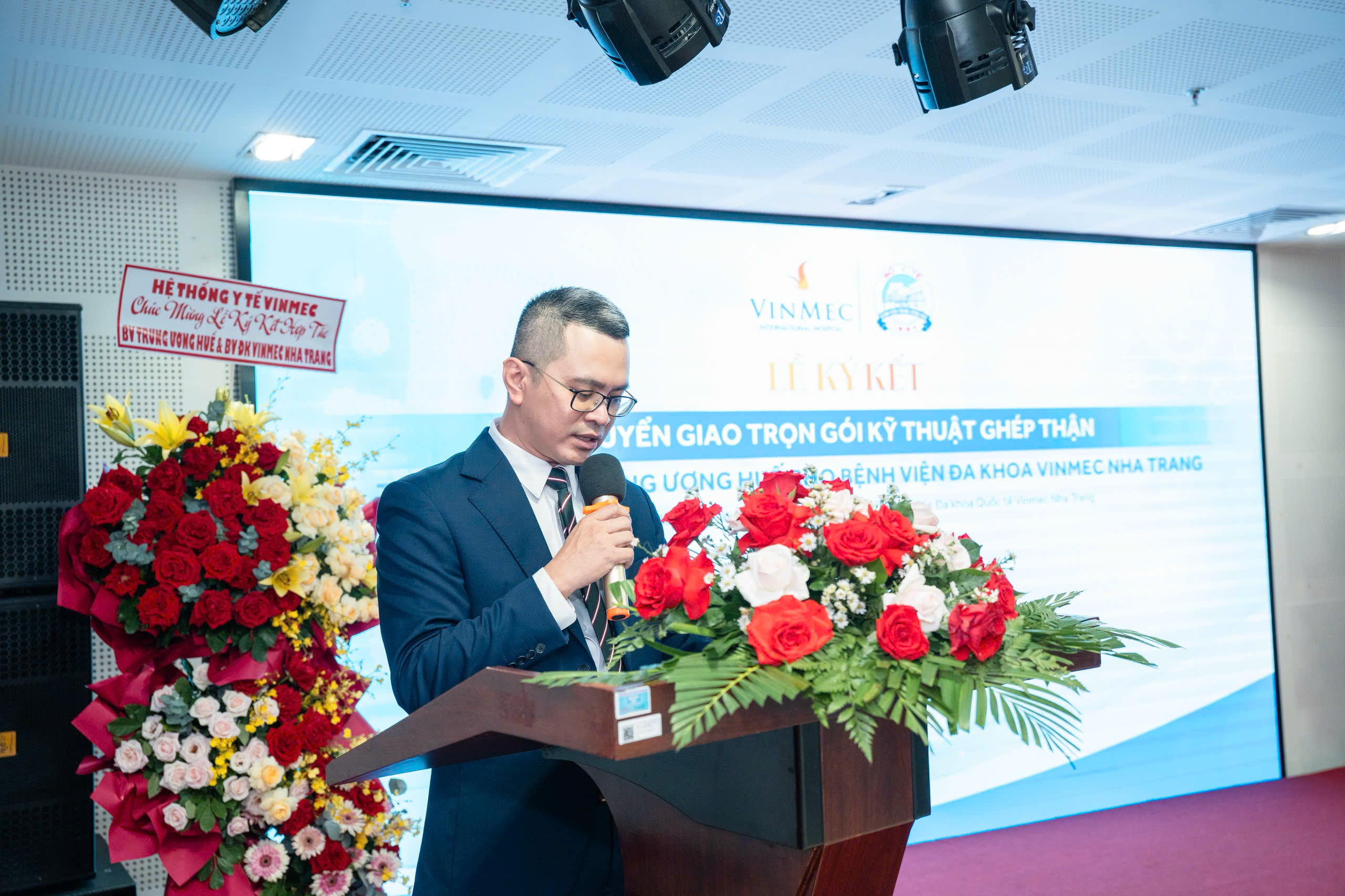 anh-2-17809916567231968692530 Bệnh viện Trung ương Huế chuyển giao kỹ thuật ghép thận cho Vinmec Nha Trang, mở ra cơ hội điều trị chuyên sâu ngay tại địa phương- Ảnh 2.