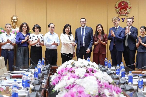 Bộ trưởng Đào Hồng Lan tiếp Đại sứ Vương quốc Anh tại Việt Nam, thúc đẩy hợp tác y tế song phương