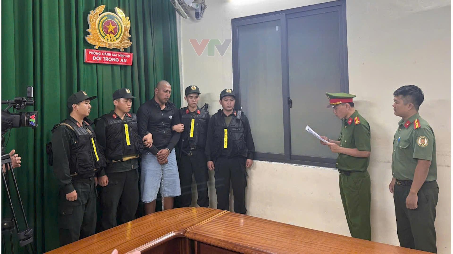 Bắt giữ hai nghi phạm bắn 2 người ngay trung tâm TPHCM- Ảnh 8.