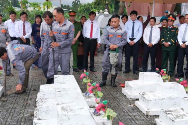 Lấy mẫu sinh phẩm hài cốt liệt sĩ chưa xác định được thông tin để trả lại tên cho các anh hùng