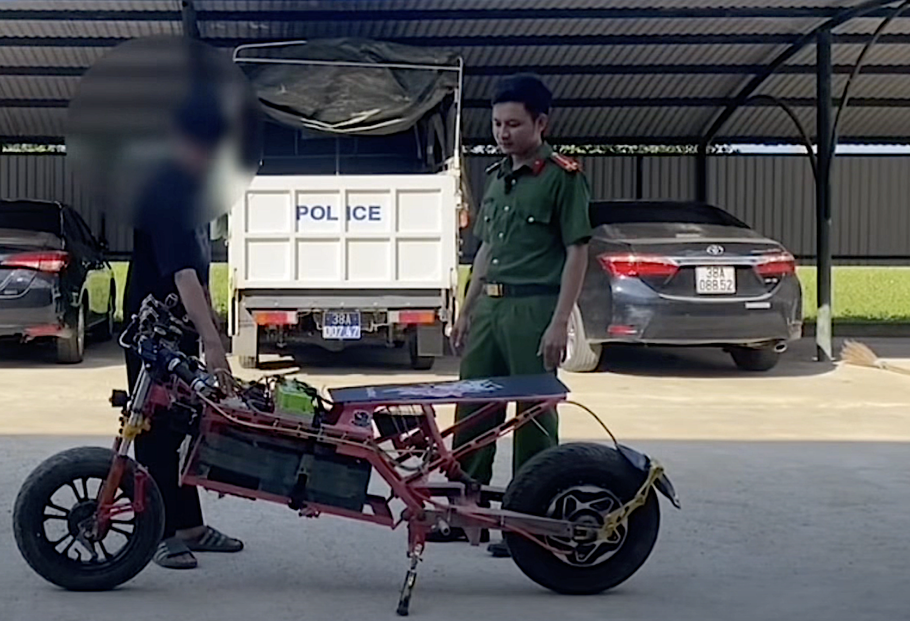 học sinh độ xe điện