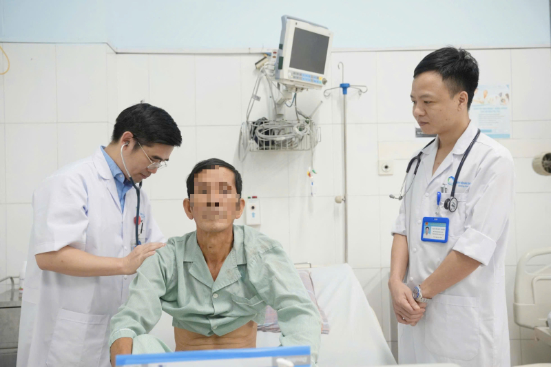 Chạy đua với tử thần, cứu sống bệnh nhân ngừng tim do nhồi máu cơ tim cấp- Ảnh 2.